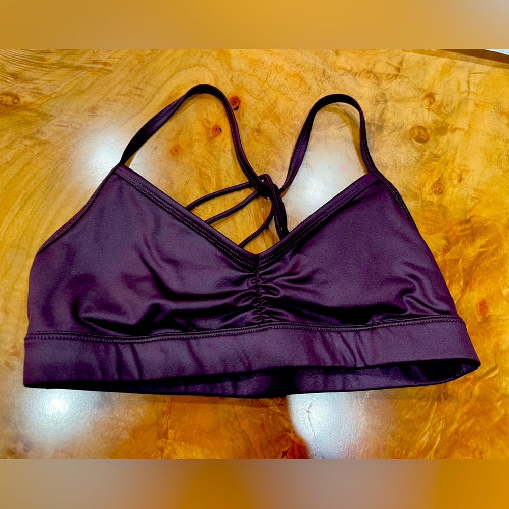 Alo yoga sports bra. Size small.